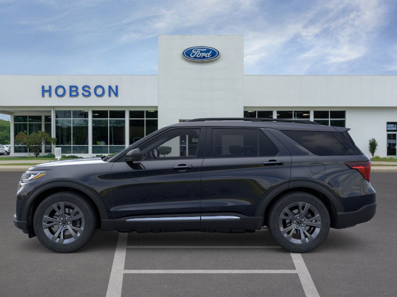 2025 Ford Explorer photo 2