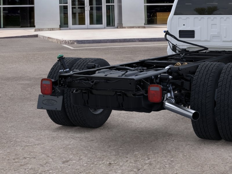2025 Ford F-600 Super Duty Chassis Cab XL - Photo 43
