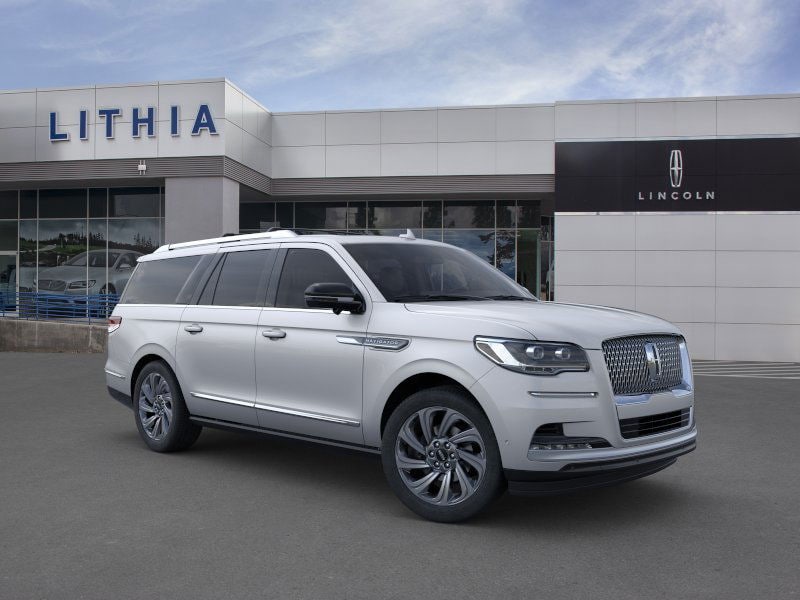 Thumbnail: 2024 Lincoln Navigator L - 37