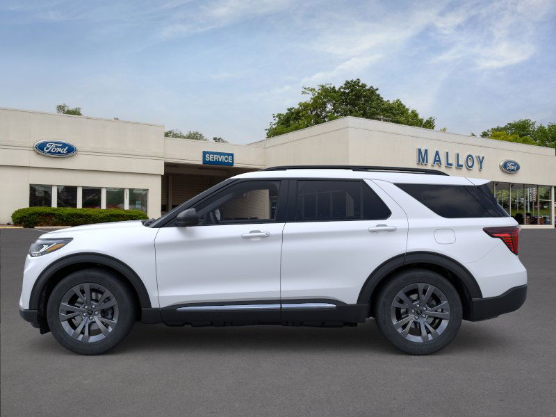 2025 Ford Explorer photo 2