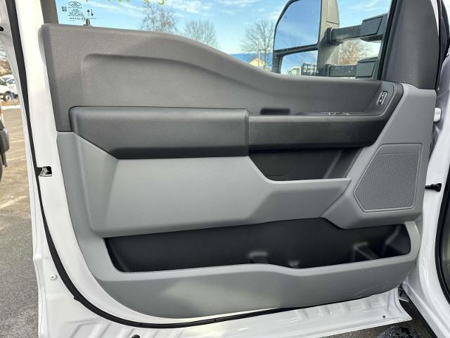 2024 Ford F-350 Super Duty Chassis Cab XL - Photo 28