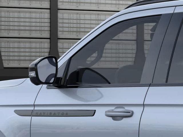 Thumbnail: 2025 Lincoln Navigator L - 43