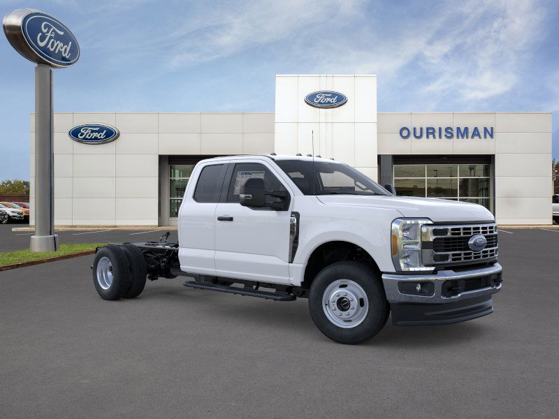 2025 Ford F-350 Super Duty Chassis Cab XL's photo