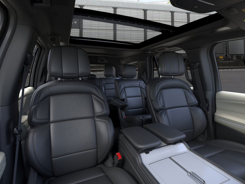 Thumbnail: 2025 Lincoln Navigator - 19