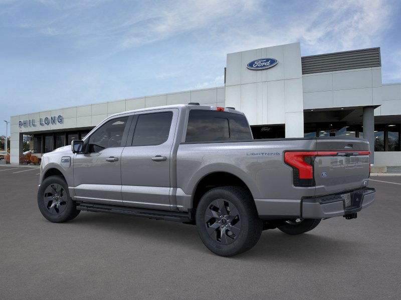 2025 Ford F-150 Lightning Lariat photo 3