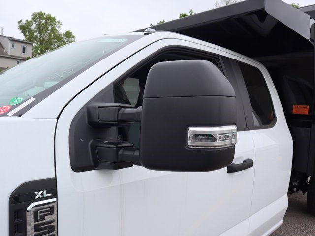2025 Ford F-550 Super Duty Chassis Cab XL - Photo 36