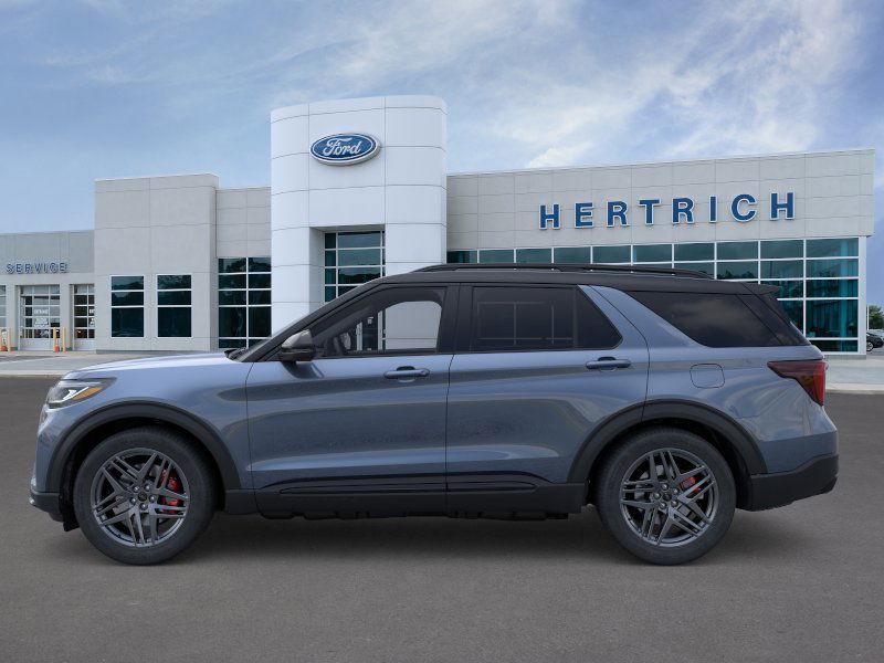 2025 Ford Explorer ST photo 3