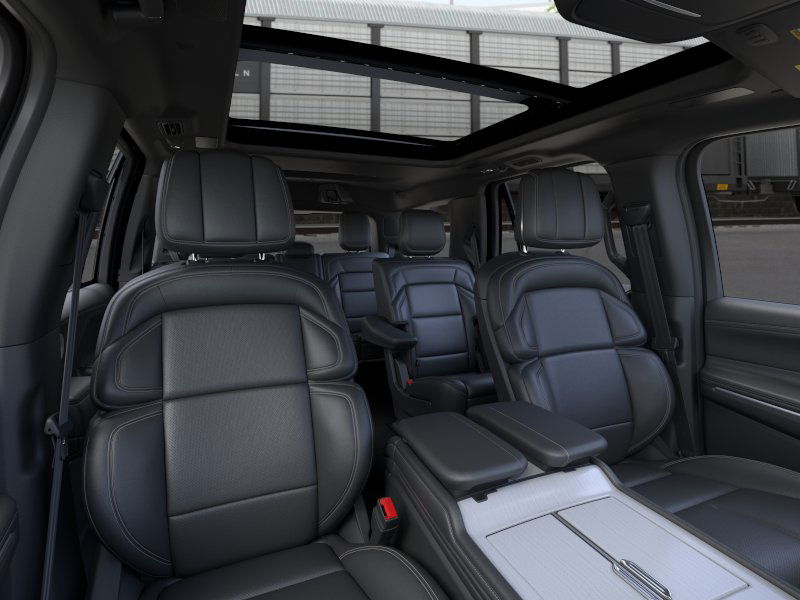 Thumbnail: 2025 Lincoln Navigator - 18