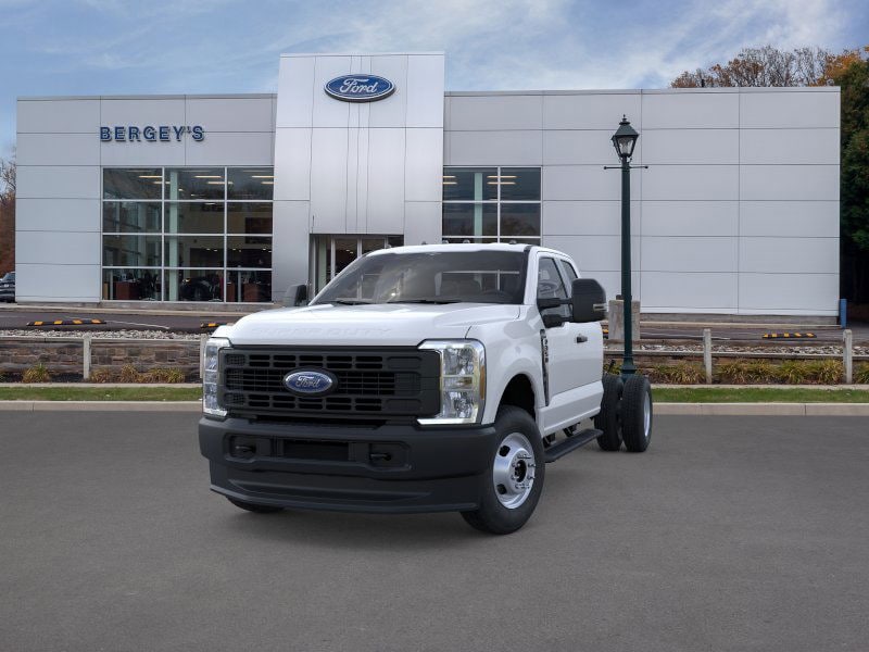 2025 Ford F-350 Super Duty Chassis Cab XL - Photo 38