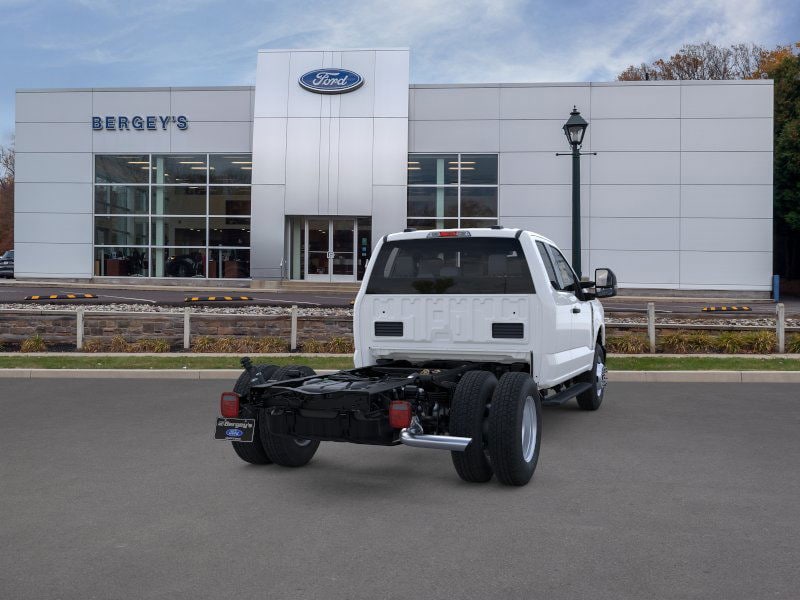 2025 Ford F-350 Super Duty Chassis Cab XL - Photo 44