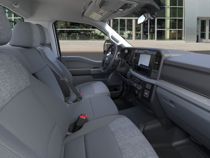 2025 Ford F-550 Super Duty Chassis Cab XLT - Photo 33