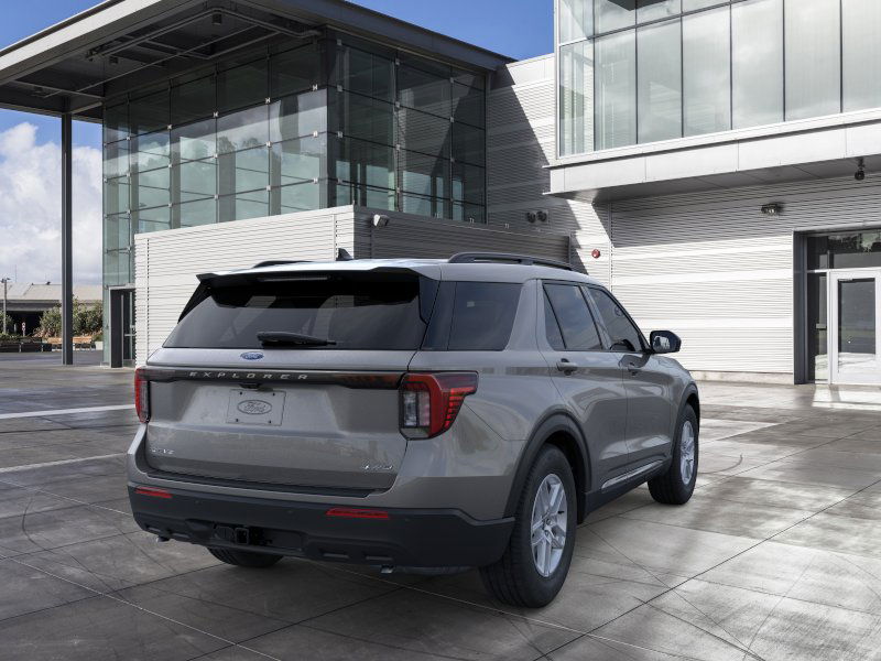 2025 Ford Explorer Active 8