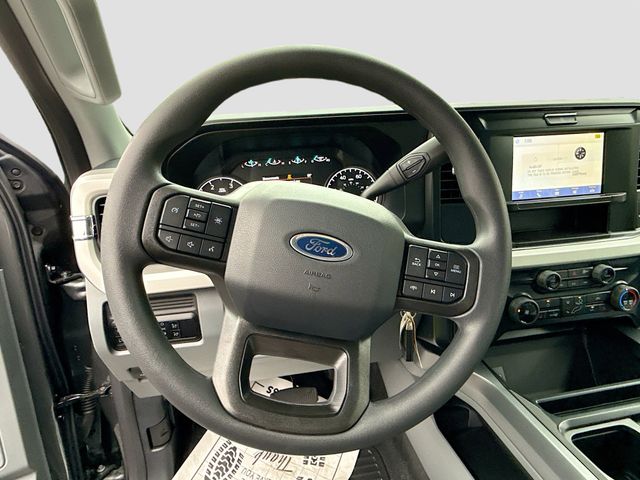 2026 Ford F-450 Super Duty Chassis Cab XLT - Photo 38