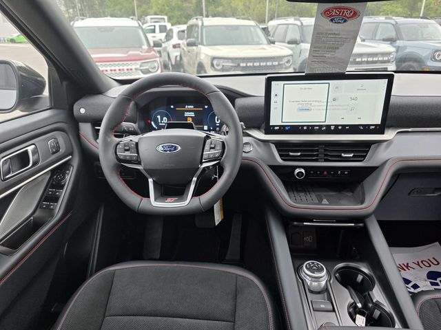 2025 Ford Explorer ST - Photo 31