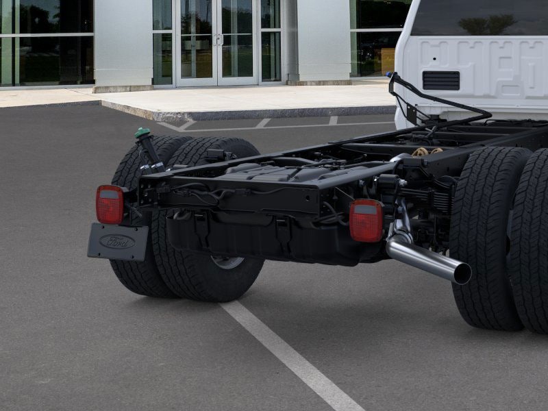 2025 Ford F-600 Super Duty Chassis Cab XL - Photo 43