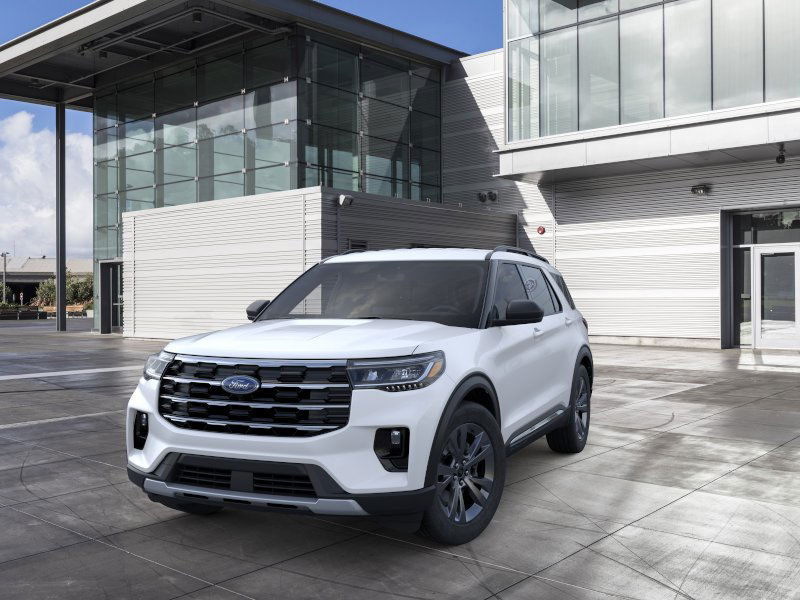 2025 Ford Explorer photo 2