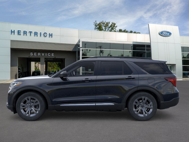 2025 Ford Explorer photo 2