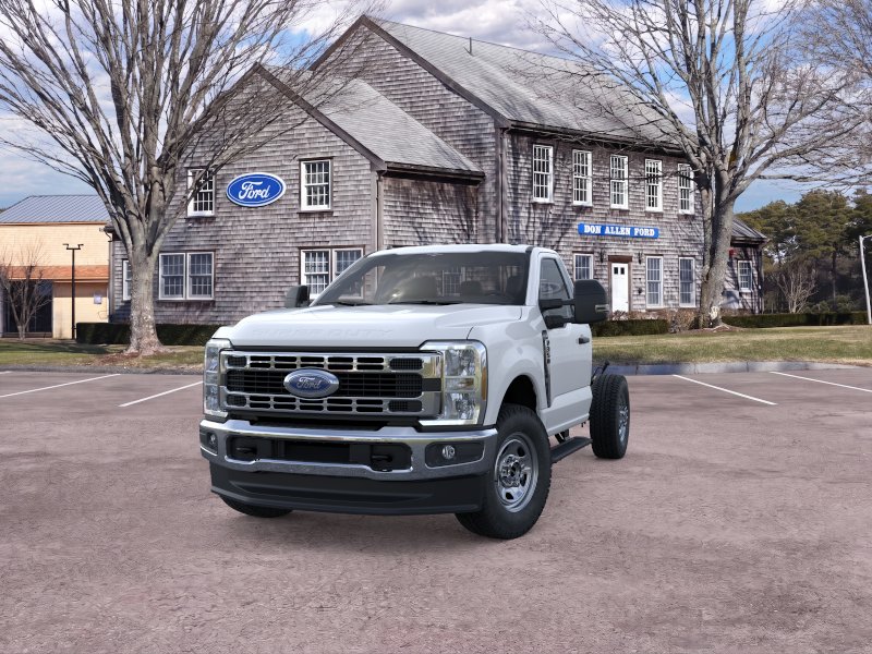 2025 Ford F-350 Super Duty Chassis Cab XLT - Photo 2
