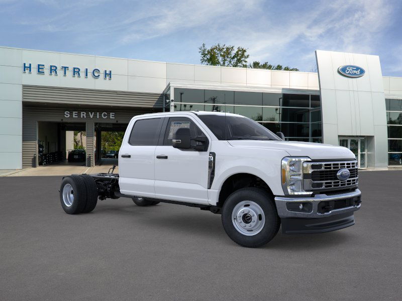 2025 Ford Super Duty F-350 DRW F-350 XL Truck Crew Cab 2025 Ford Super Duty F-350 DRW F-350 XL Truck Crew Cab
