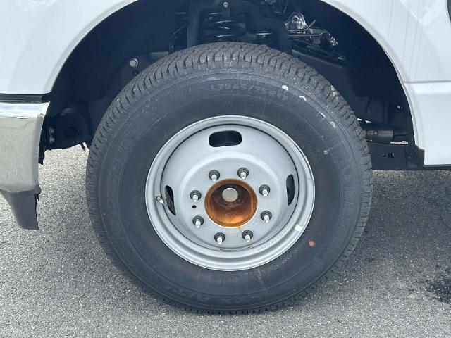 2024 Ford F-350 Super Duty Chassis Cab XL - Photo 27