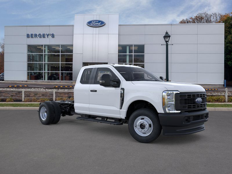 2025 Ford F-350 Super Duty Chassis Cab XL - Photo 43