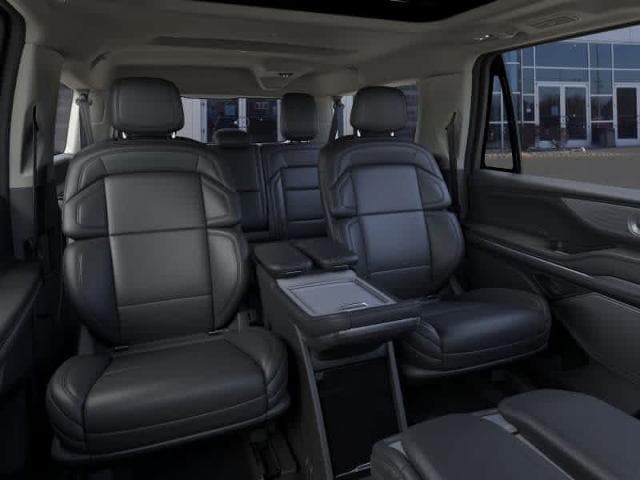 Thumbnail: 2025 Lincoln Navigator L - 34