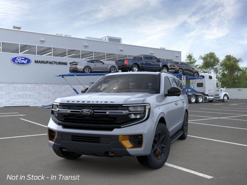 2025 Ford Expedition photo 3
