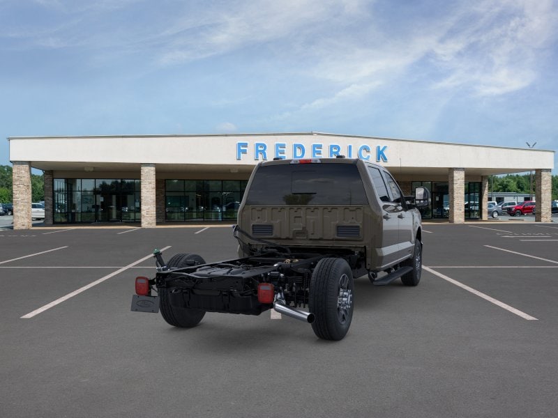 2026 Ford Super Duty F-350 SRW Chassis Cab F-350&reg; Lariat&reg; 4WD Crew Cab 179 WB 60 CA