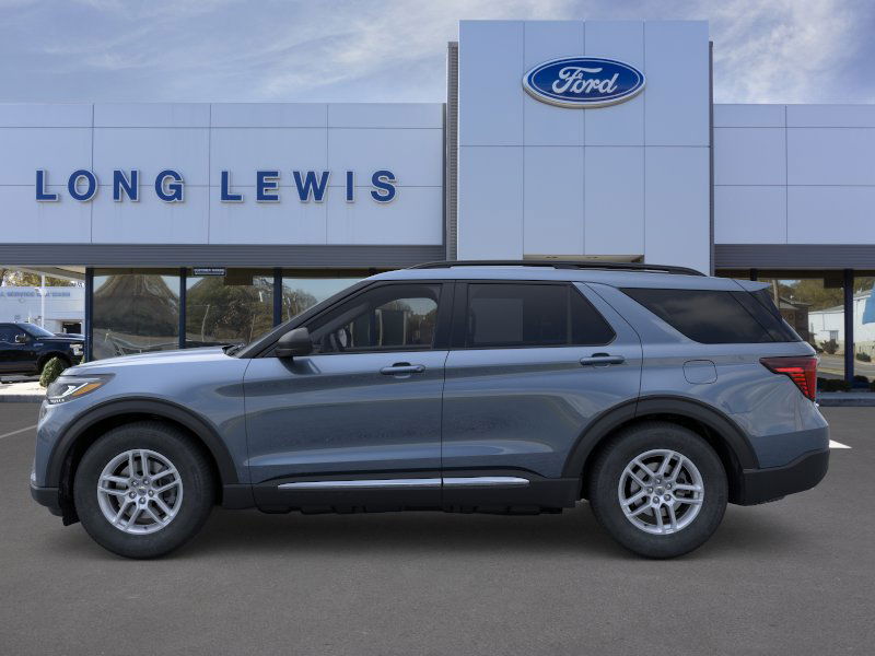 2025 Ford Explorer photo 2