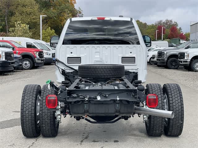2024 Ford Econoline E-550 32
