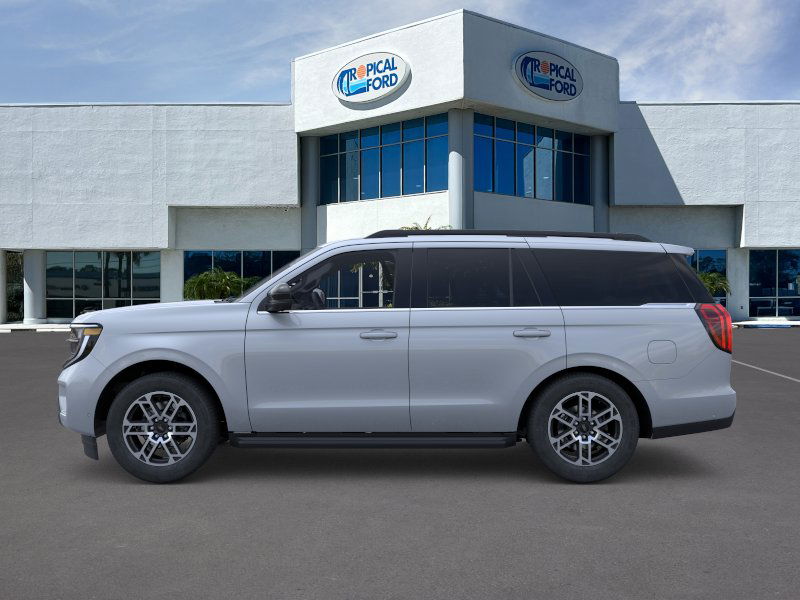 2025 Ford Expedition photo 2