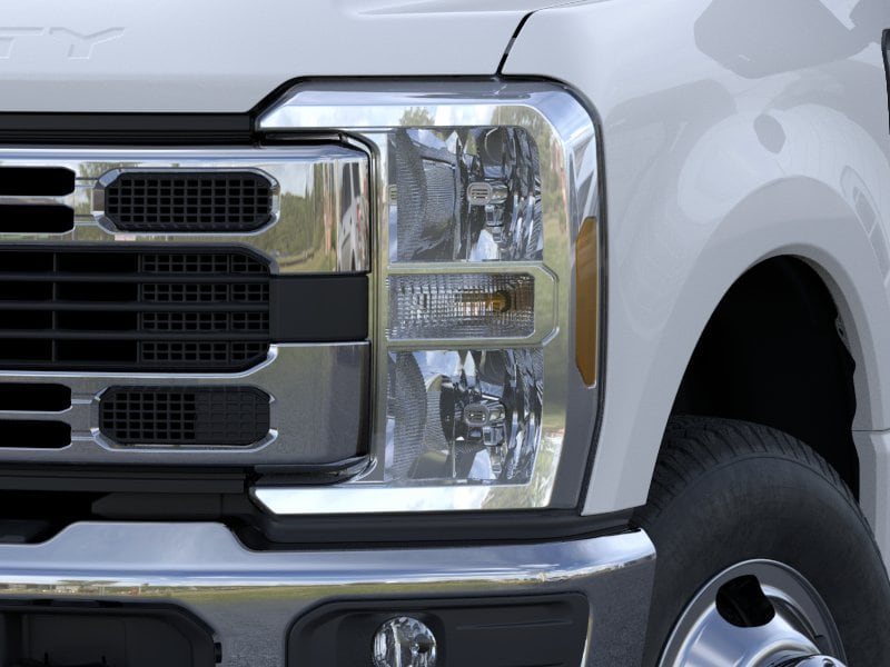 2025 Ford F-350 Super Duty Chassis Cab XL - Photo 35