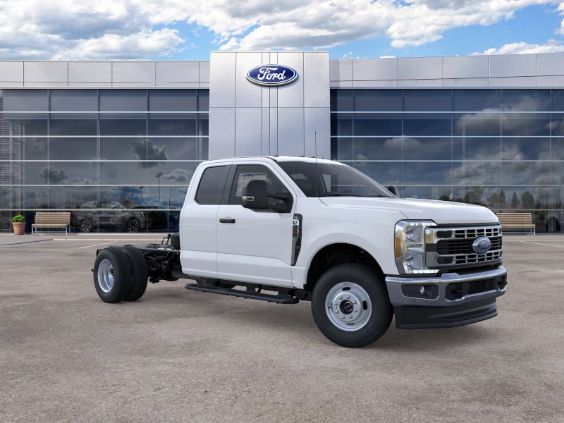 2025 Ford F-350 Super Duty Chassis Cab XL - Photo 30