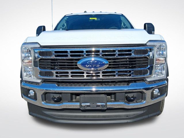 2025 Ford F-450 Super Duty Chassis Cab XL - Photo 32