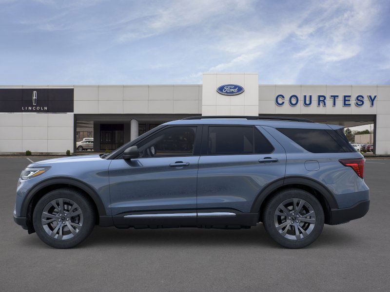 2025 Ford Explorer photo 2