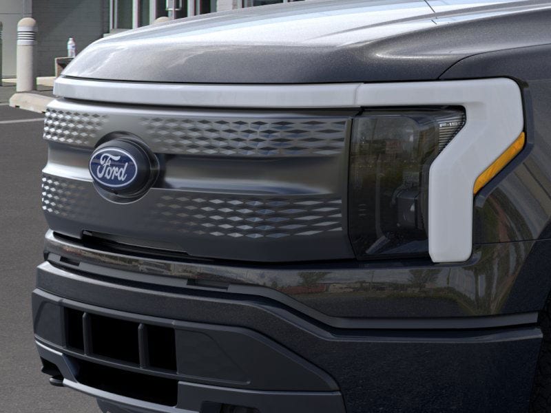 2025 Ford F-150 Lightning XLT 4WD Supercrew 5.5 Box Truck SuperCrew Cab