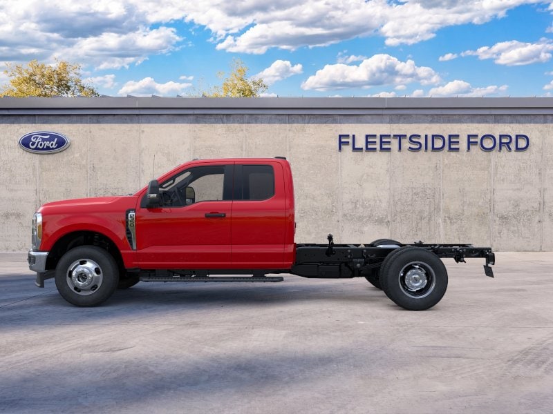 2025 Ford F-350 Super Duty Chassis Cab XLT - Photo 25