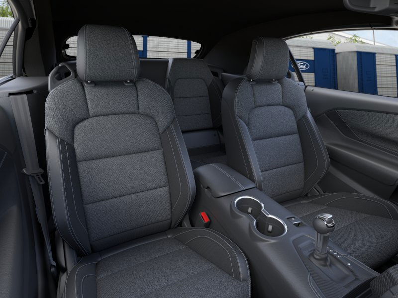 2025 Ford Mustang  32