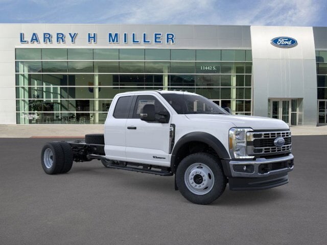 2025 Ford F-450 Super Duty Chassis Cab XL - Photo 29