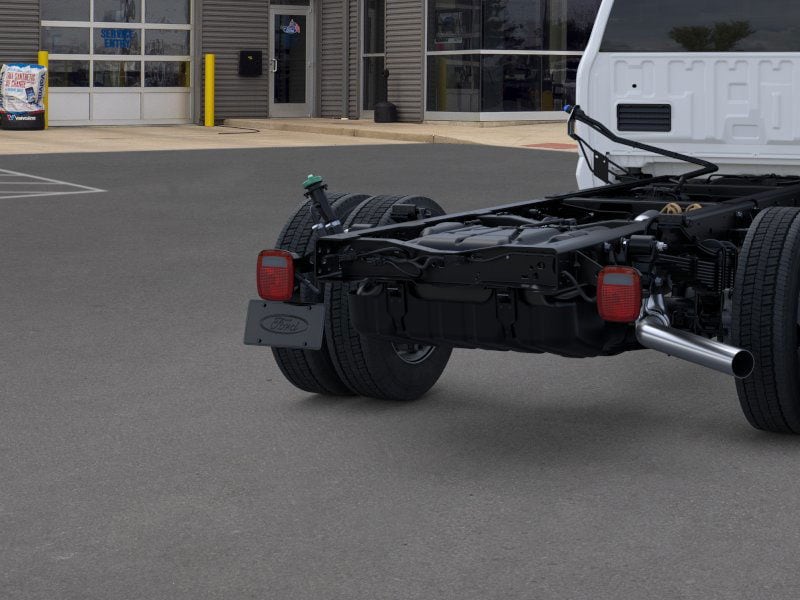 2025 Ford F-550 Super Duty Chassis Cab XL - Photo 37