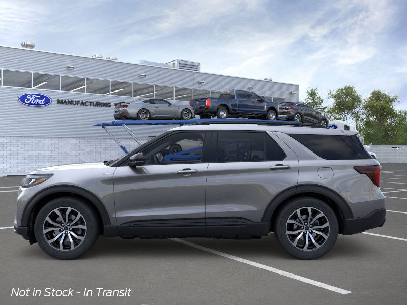 2026 Ford Explorer ST-Line photo 3