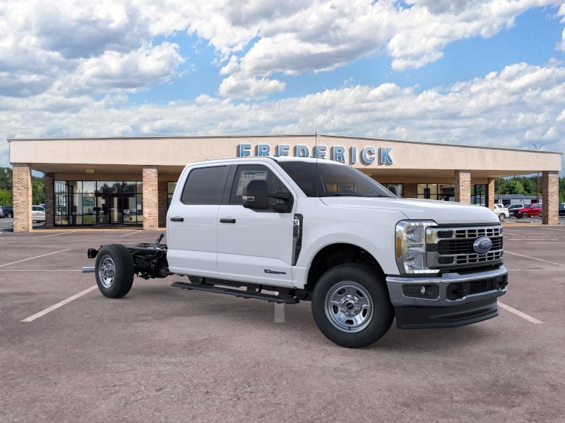 2026 Ford Super Duty F-350 SRW Chassis Cab F-350&reg; XL 4WD Crew Cab 179 WB 60 CA