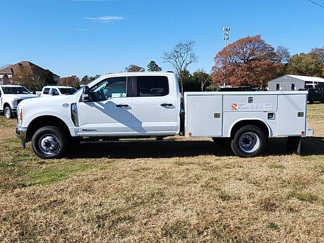 2025 Ford Super Duty F-350 DRW Chassis Cab F-350&reg; XL 4WD Crew Cab 179 WB 60 CA