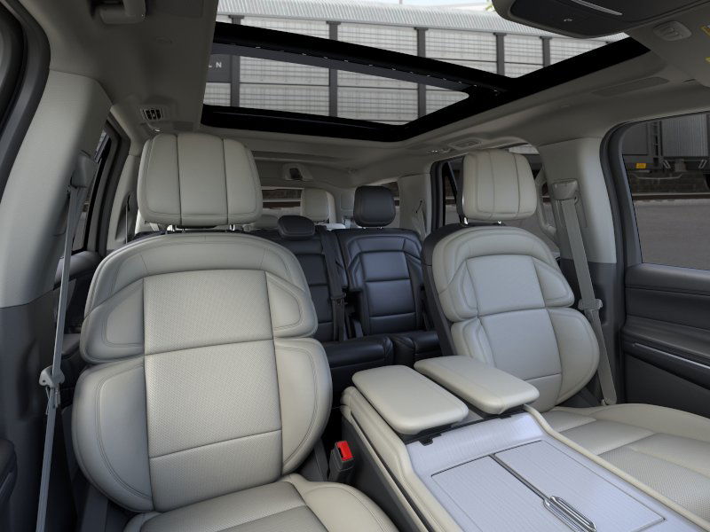 Thumbnail: 2025 Lincoln Navigator - 33