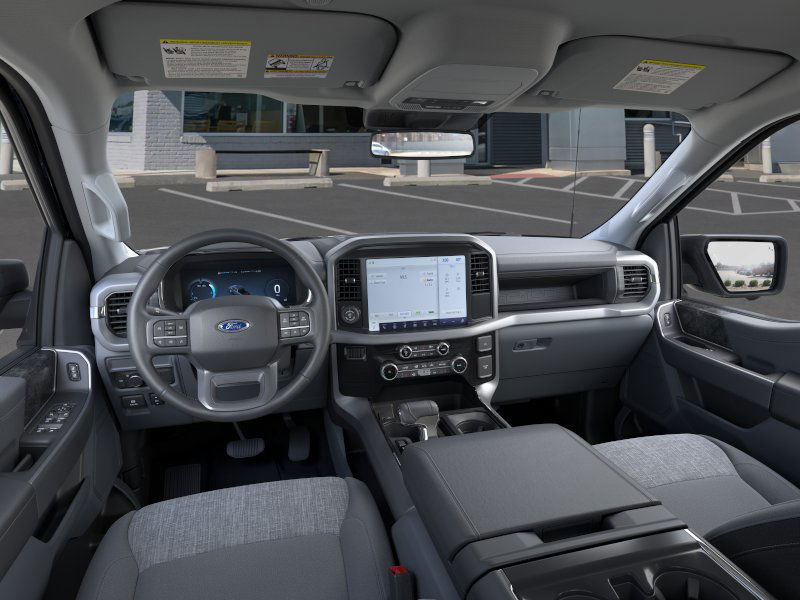 2025 Ford F-150 Lightning XLT 4WD Supercrew 5.5 Box Truck SuperCrew Cab