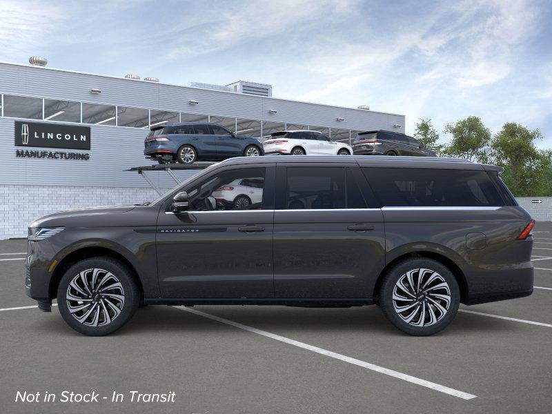 2025 Lincoln Navigator Black Label photo 3