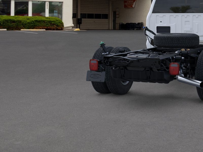2025 Ford F-350 Super Duty Chassis Cab XL - Photo 24