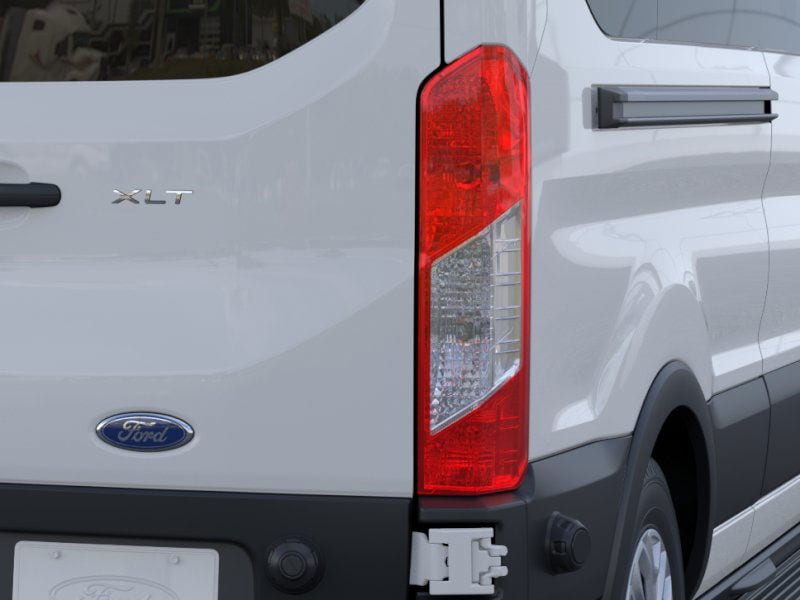 2025 Ford Econoline E-350 21
