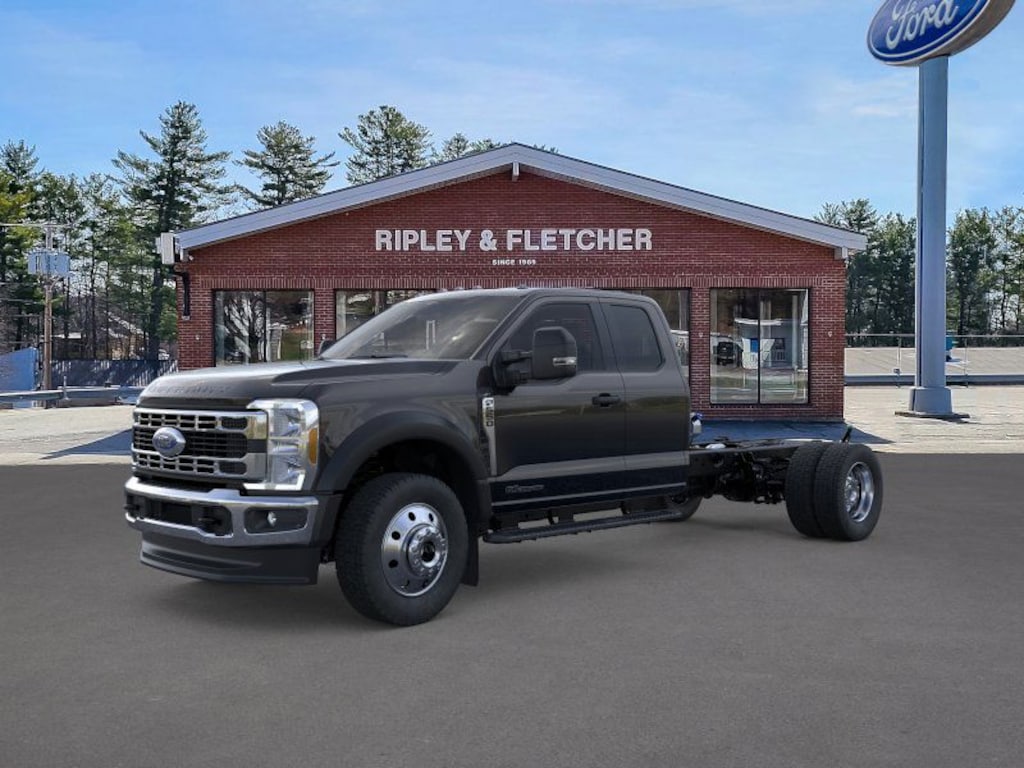 New 2026 Ford Super Duty F-550 DRW XLT XLT 4WD SuperCab 192 WB 84 CA