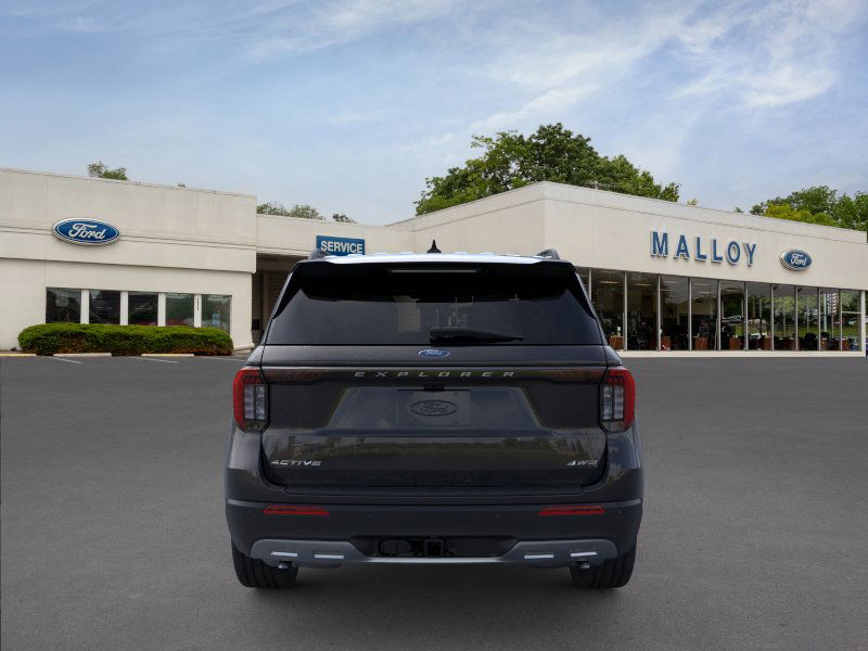 2025 Ford Explorer photo 3